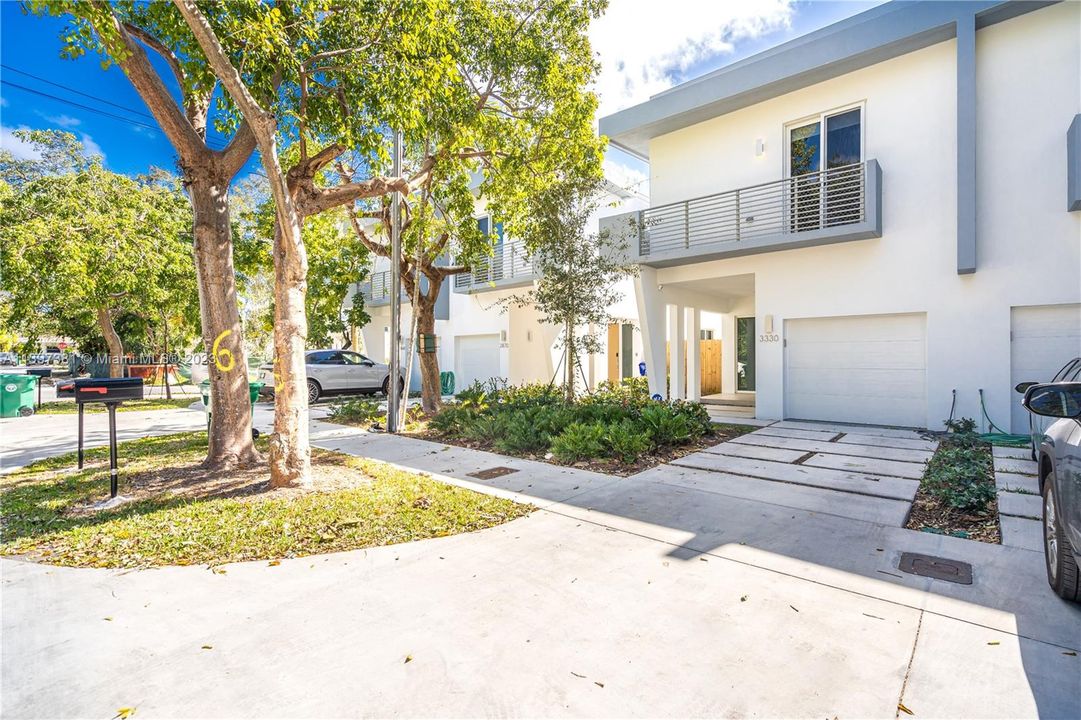 Recently Sold: $1,120,000 (3 beds, 2 baths, 2330 Square Feet)