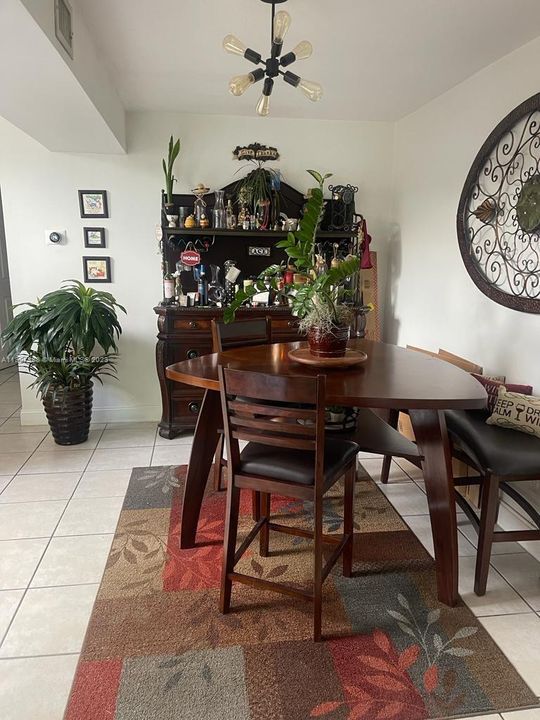 For Sale: $310,000 (2 beds, 1 baths, 965 Square Feet)