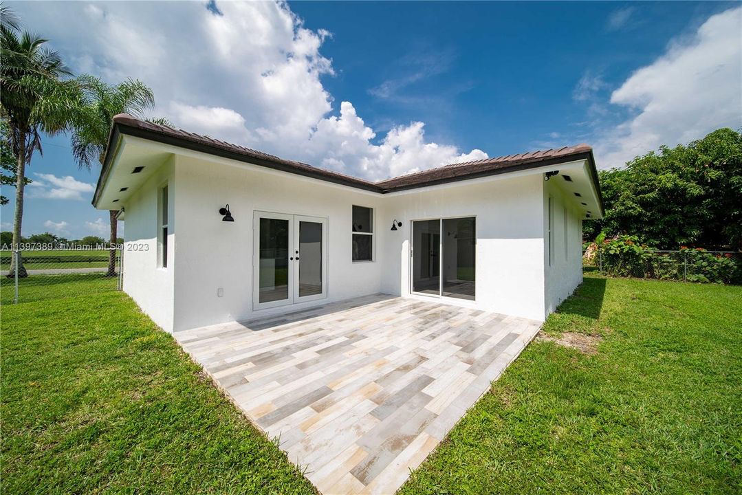 Vendido Recientemente: $739,000 (4 camas, 2 baños, 1668 Pies cuadrados)