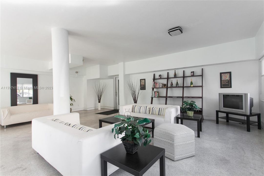 最近租的: $2,300 (1 贝兹, 1 浴室, 685 平方英尺)