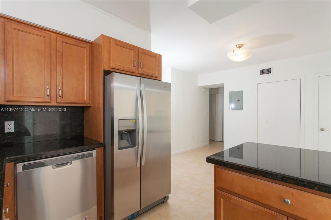 最近租的: $2,300 (1 贝兹, 1 浴室, 685 平方英尺)