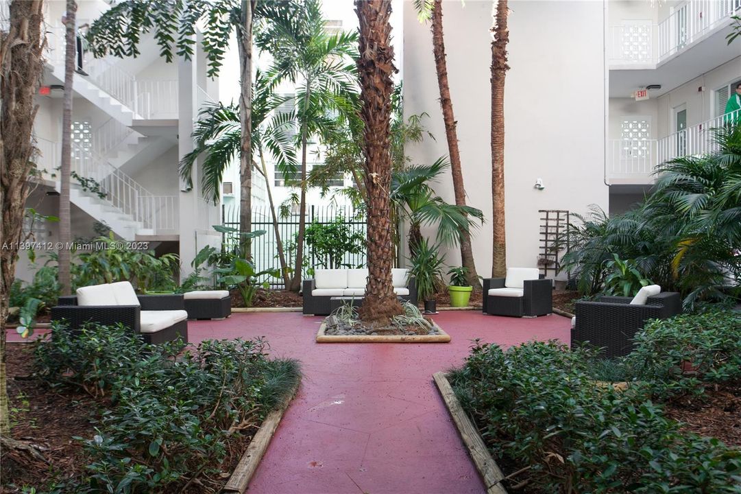 最近租的: $2,300 (1 贝兹, 1 浴室, 685 平方英尺)