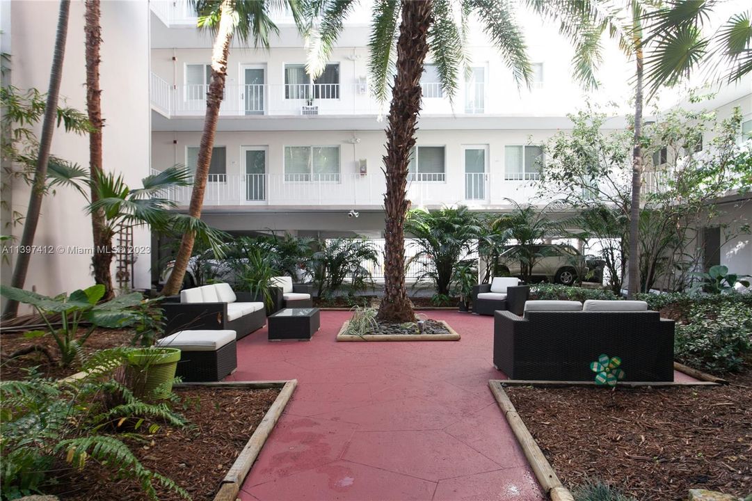 最近租的: $2,300 (1 贝兹, 1 浴室, 685 平方英尺)