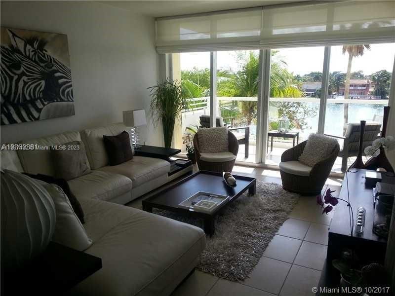 Recently Sold: $525,000 (2 beds, 2 baths, 1190 Square Feet)