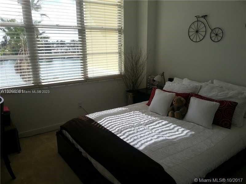 Recently Sold: $525,000 (2 beds, 2 baths, 1190 Square Feet)