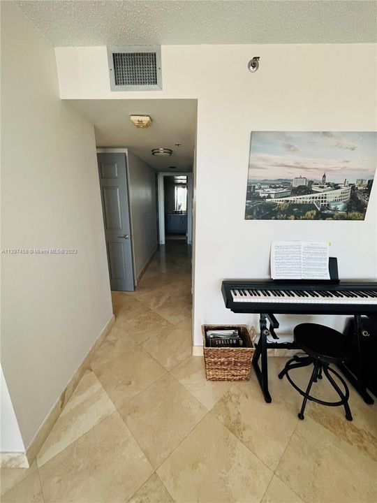 Recently Sold: $440,000 (1 beds, 1 baths, 997 Square Feet)