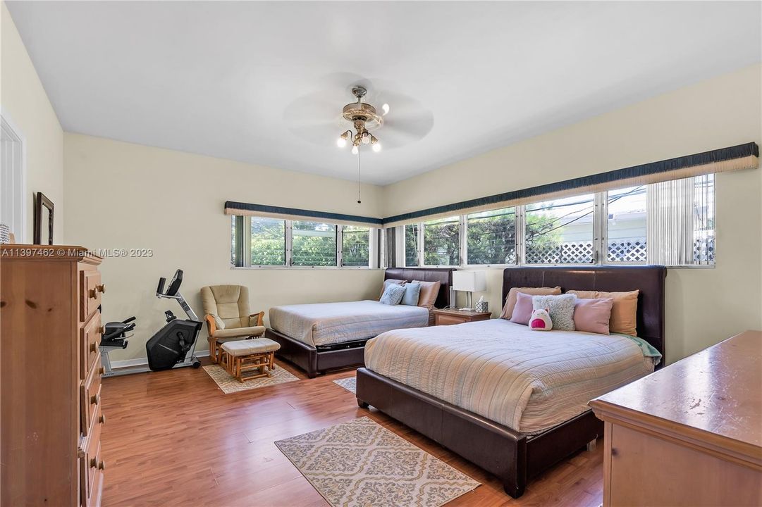 Recently Sold: $2,580,000 (3 beds, 3 baths, 3531 Square Feet)
