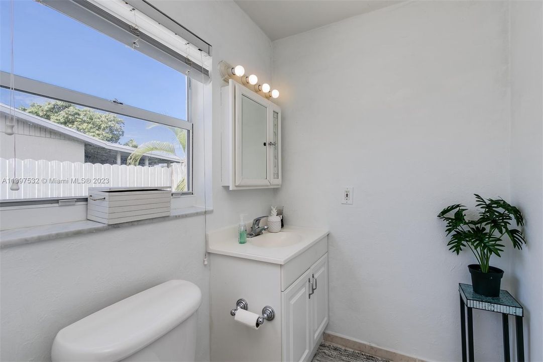 Recently Sold: $550,000 (3 beds, 2 baths, 1384 Square Feet)