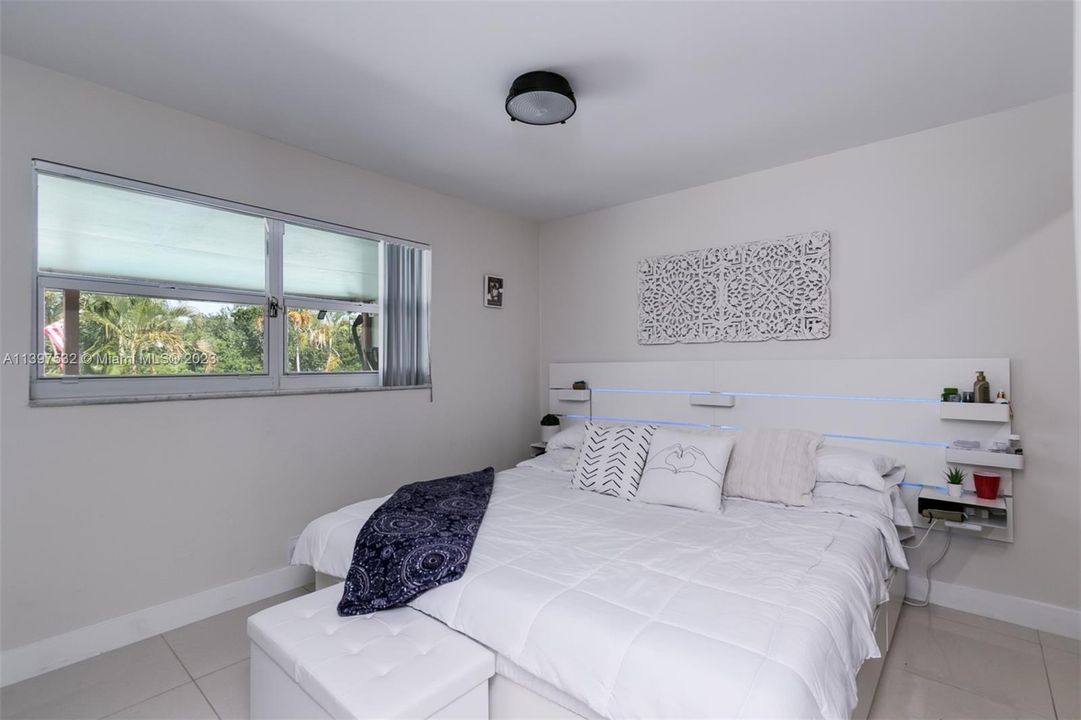 Recently Sold: $550,000 (3 beds, 2 baths, 1384 Square Feet)