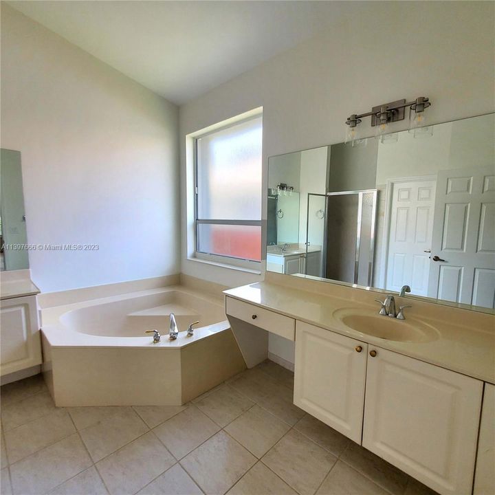 Недавно арендовано: $5,300 (4 спален, 3 ванн, 2598 Квадратных фут)