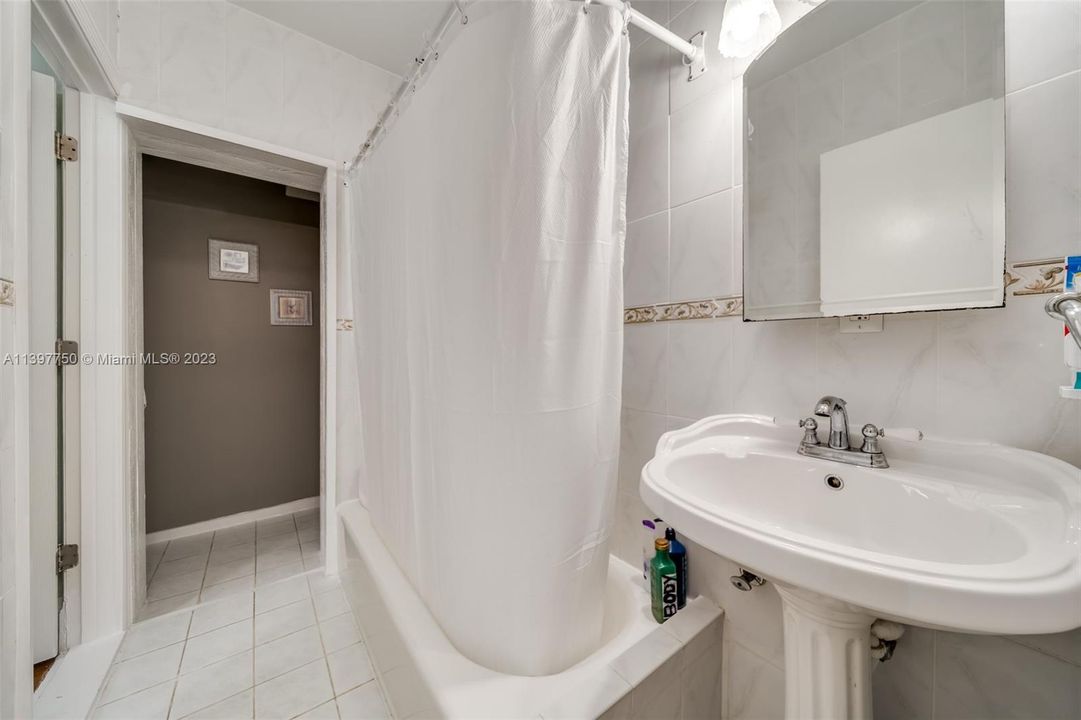 最近售出: $860,000 (5 贝兹, 4 浴室, 2504 平方英尺)