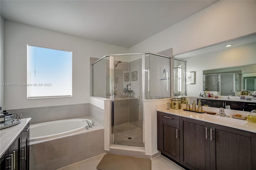 最近租的: $3,600 (4 贝兹, 3 浴室, 2655 平方英尺)