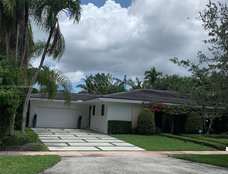 Recently Sold: $1,825,000 (3 beds, 2 baths, 2151 Square Feet)