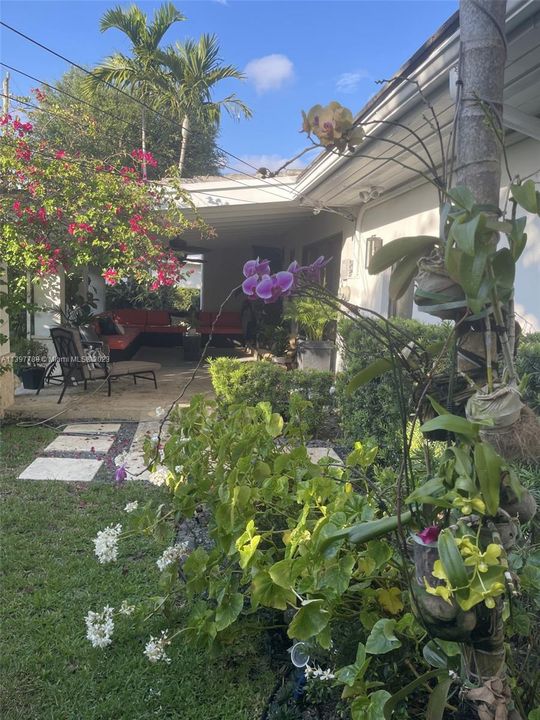 Recently Sold: $1,825,000 (3 beds, 2 baths, 2151 Square Feet)