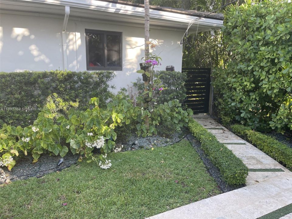 Recently Sold: $1,825,000 (3 beds, 2 baths, 2151 Square Feet)