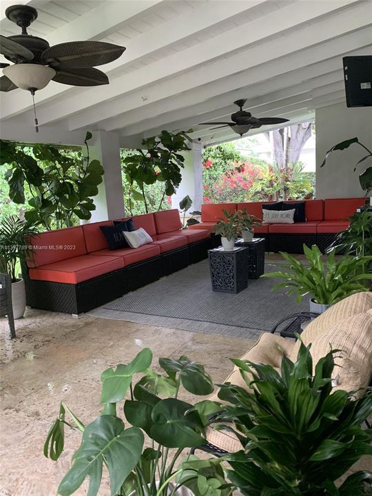 Recently Sold: $1,825,000 (3 beds, 2 baths, 2151 Square Feet)