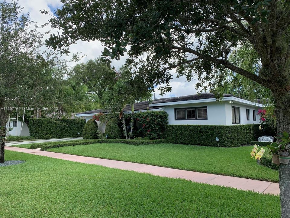 Recently Sold: $1,825,000 (3 beds, 2 baths, 2151 Square Feet)