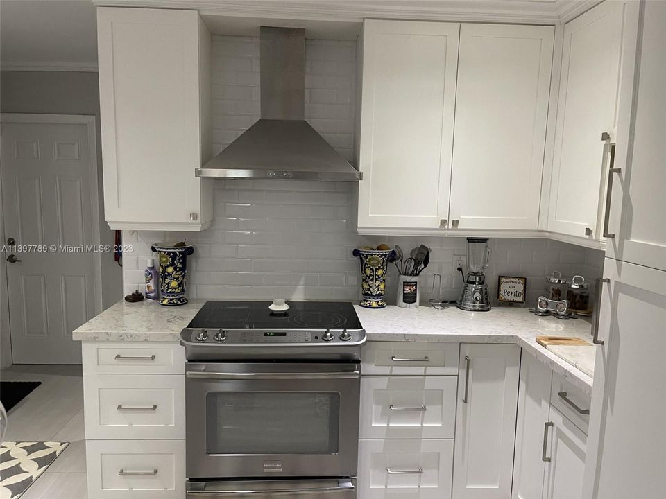 Recently Sold: $1,825,000 (3 beds, 2 baths, 2151 Square Feet)