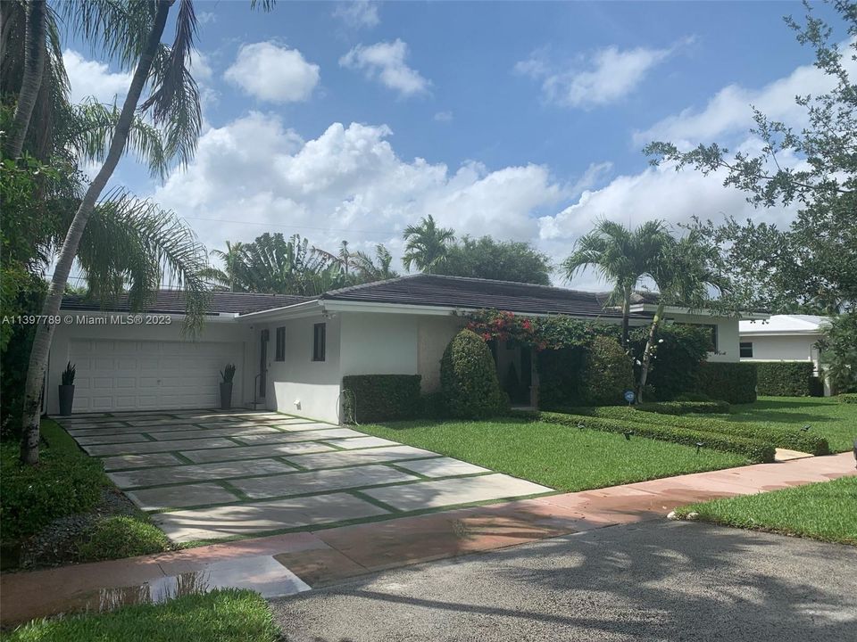Recently Sold: $1,825,000 (3 beds, 2 baths, 2151 Square Feet)