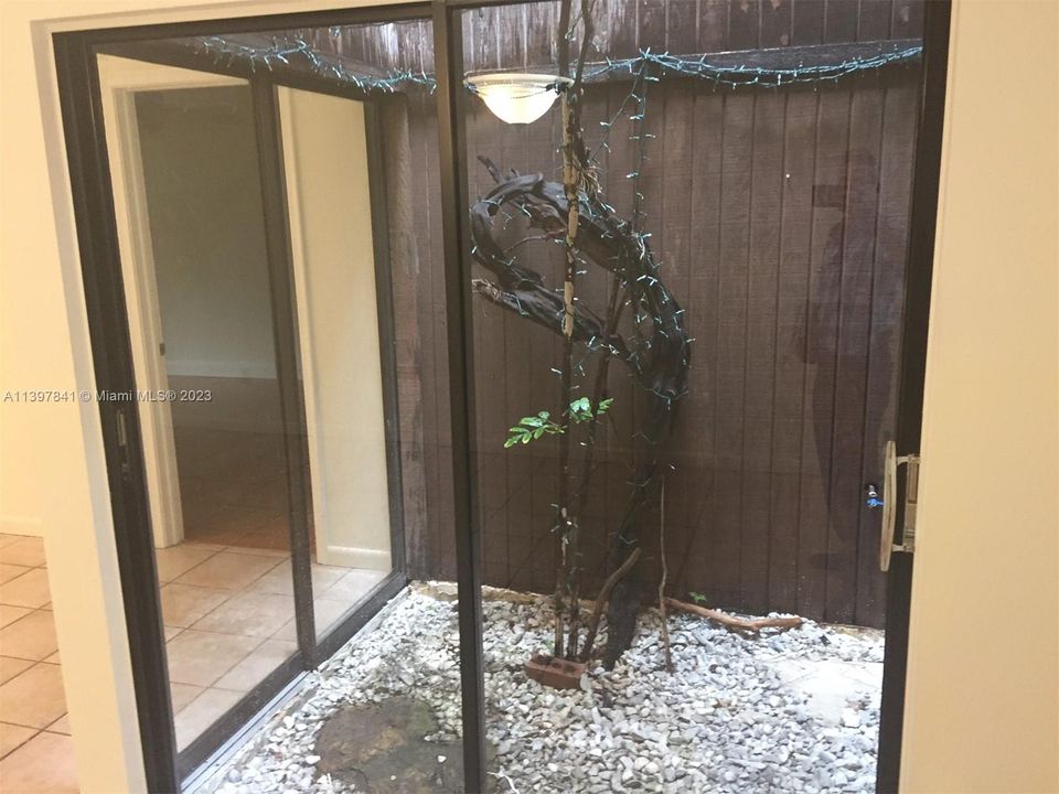 最近租的: $3,300 (3 贝兹, 2 浴室, 1359 平方英尺)