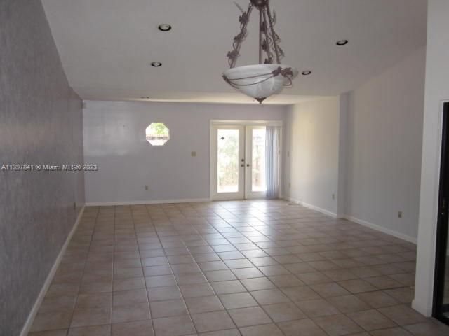 最近租的: $3,300 (3 贝兹, 2 浴室, 1359 平方英尺)