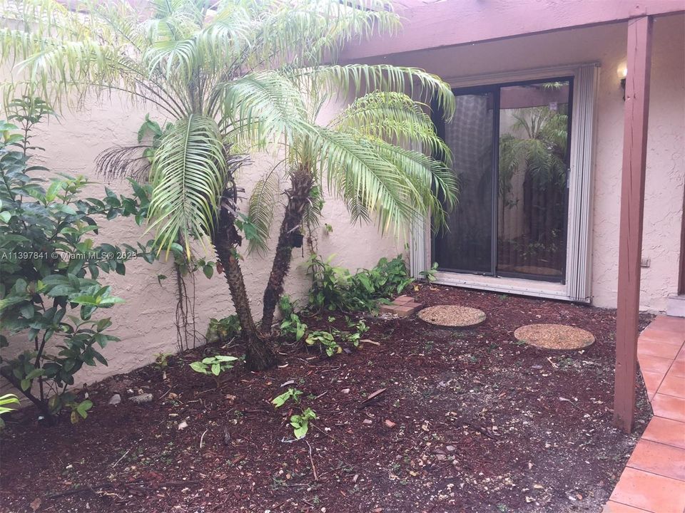 最近租的: $3,300 (3 贝兹, 2 浴室, 1359 平方英尺)