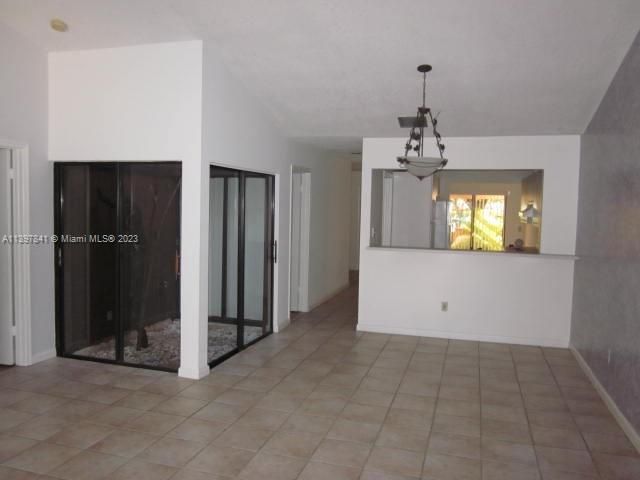 最近租的: $3,300 (3 贝兹, 2 浴室, 1359 平方英尺)