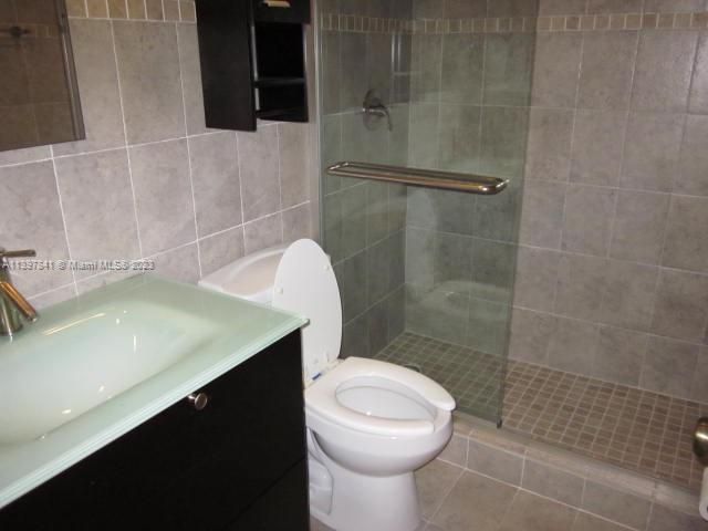 最近租的: $3,300 (3 贝兹, 2 浴室, 1359 平方英尺)