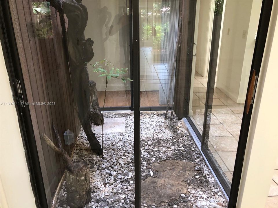 最近租的: $3,300 (3 贝兹, 2 浴室, 1359 平方英尺)