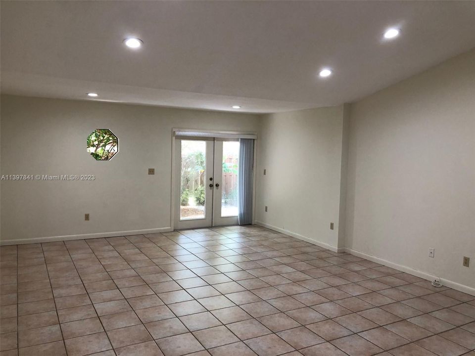 最近租的: $3,300 (3 贝兹, 2 浴室, 1359 平方英尺)