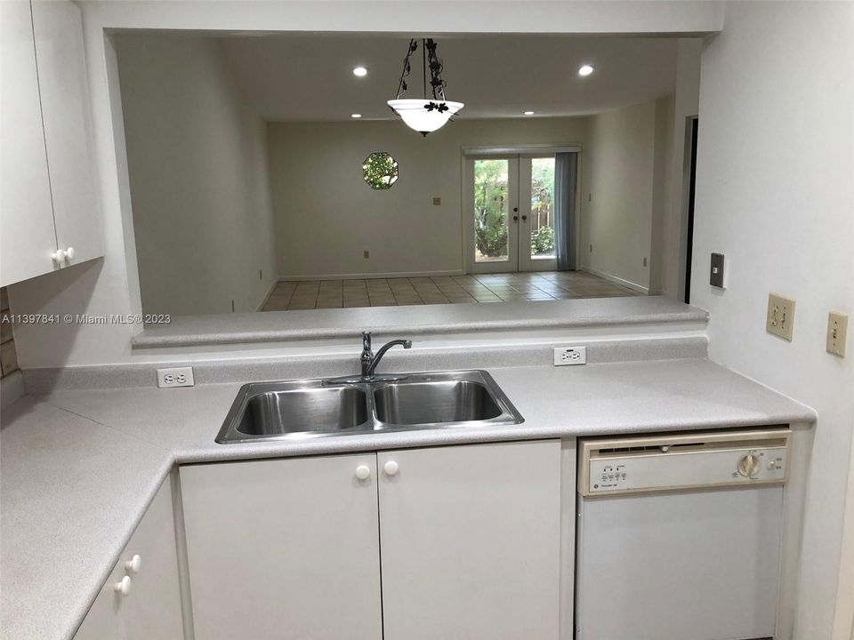 最近租的: $3,300 (3 贝兹, 2 浴室, 1359 平方英尺)