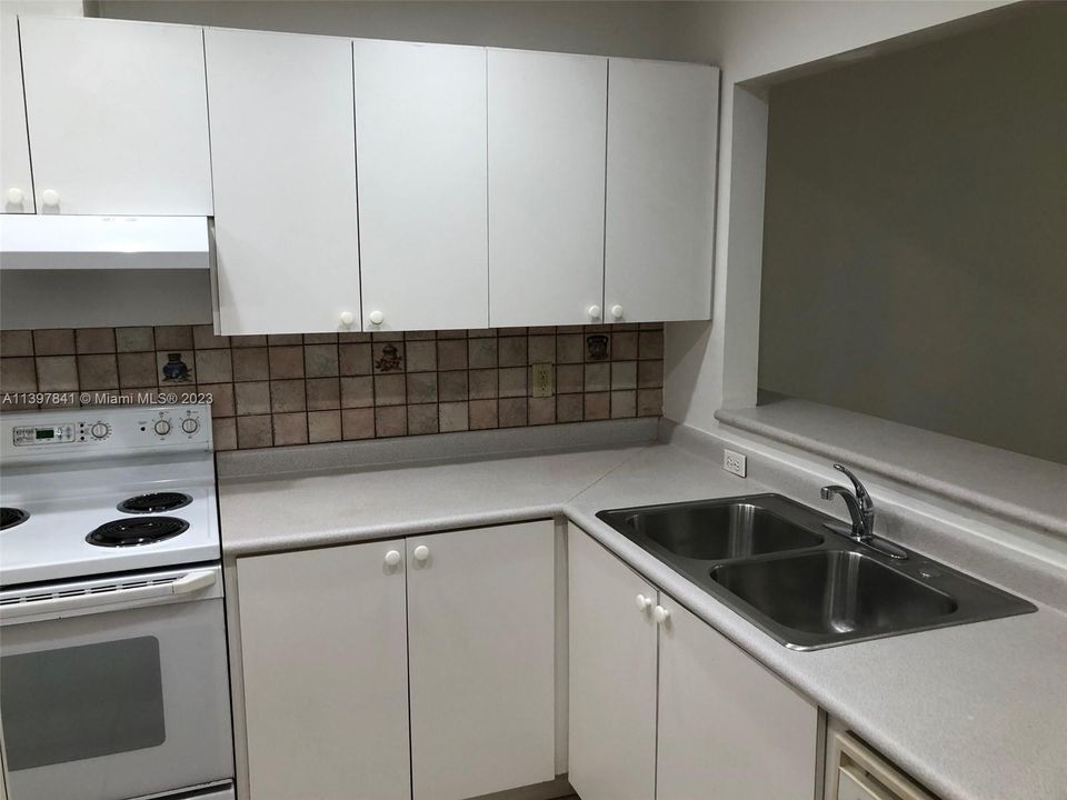 最近租的: $3,300 (3 贝兹, 2 浴室, 1359 平方英尺)