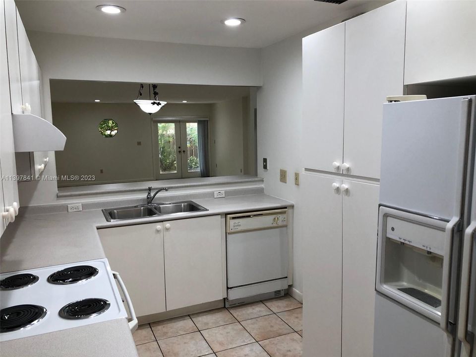 最近租的: $3,300 (3 贝兹, 2 浴室, 1359 平方英尺)