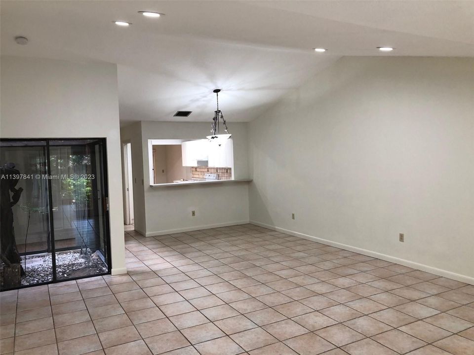 最近租的: $3,300 (3 贝兹, 2 浴室, 1359 平方英尺)