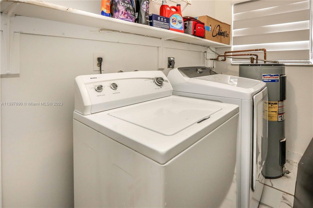 Recently Sold: $800,000 (3 beds, 2 baths, 1818 Square Feet)