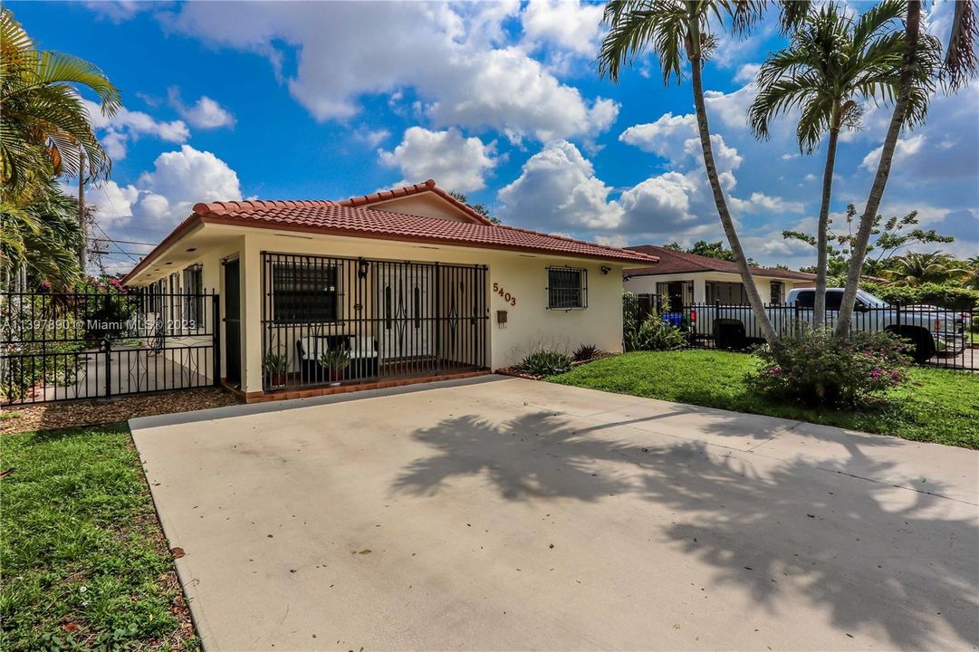 Recently Sold: $800,000 (3 beds, 2 baths, 1818 Square Feet)