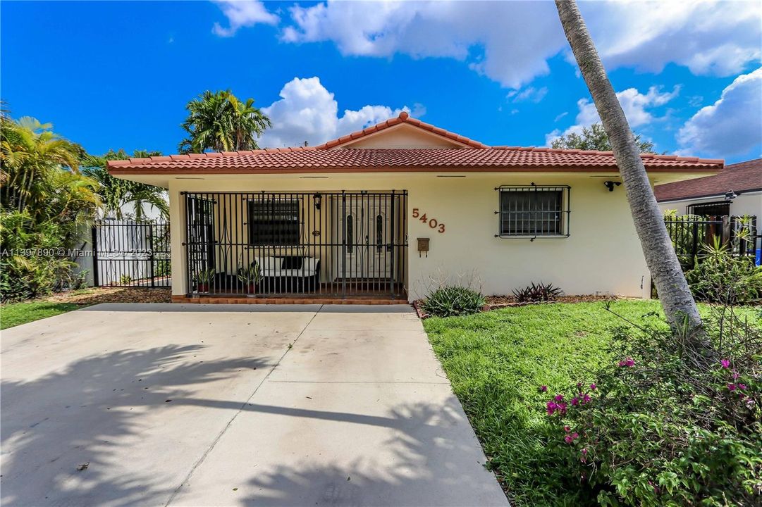 Recently Sold: $800,000 (3 beds, 2 baths, 1818 Square Feet)