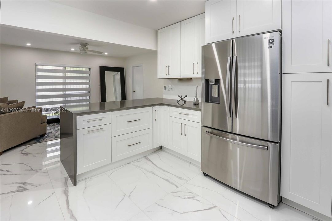 Recently Sold: $800,000 (3 beds, 2 baths, 1818 Square Feet)