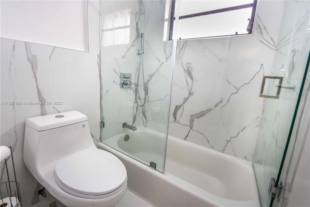 Recently Sold: $800,000 (3 beds, 2 baths, 1818 Square Feet)