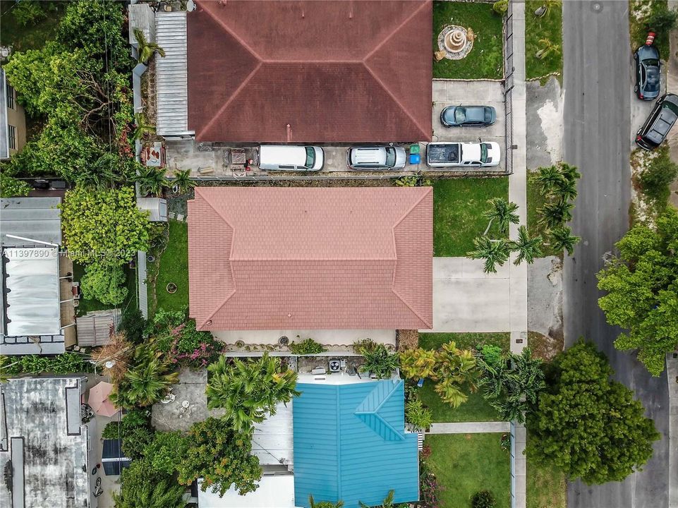 Recently Sold: $800,000 (3 beds, 2 baths, 1818 Square Feet)