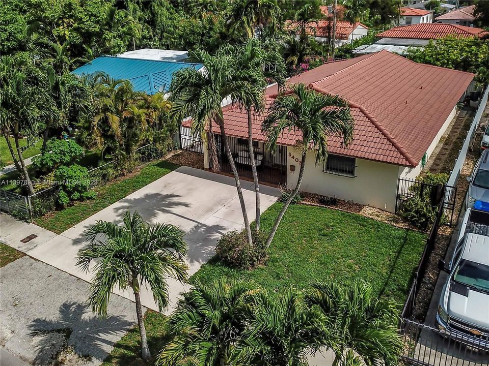 Recently Sold: $800,000 (3 beds, 2 baths, 1818 Square Feet)