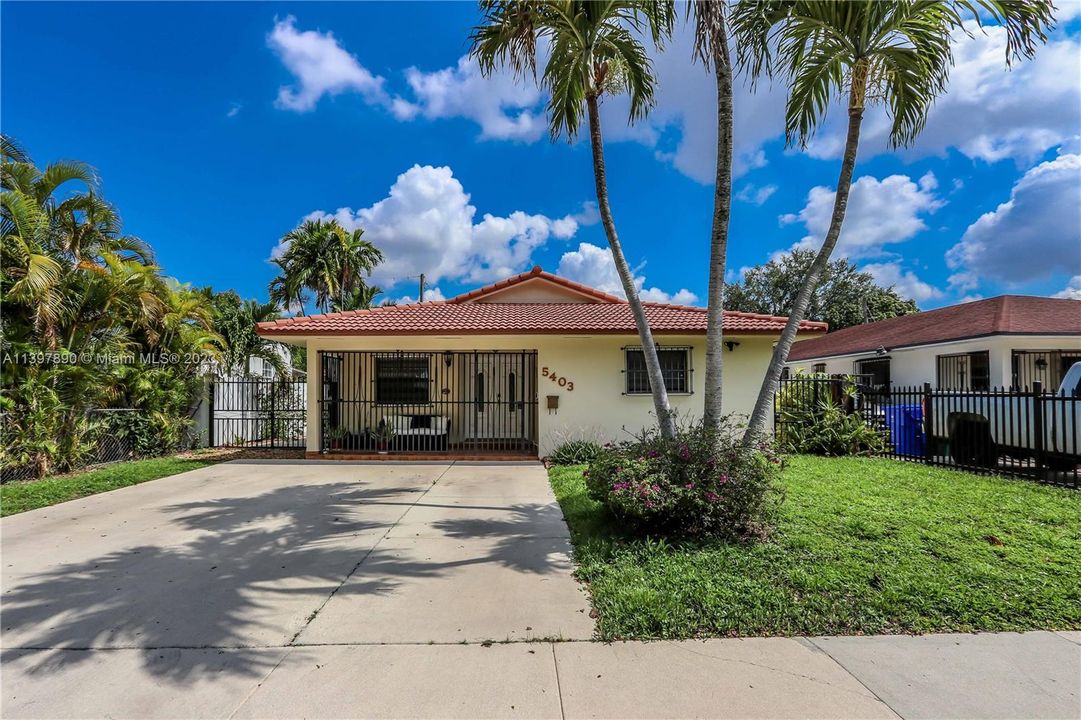 Recently Sold: $800,000 (3 beds, 2 baths, 1818 Square Feet)