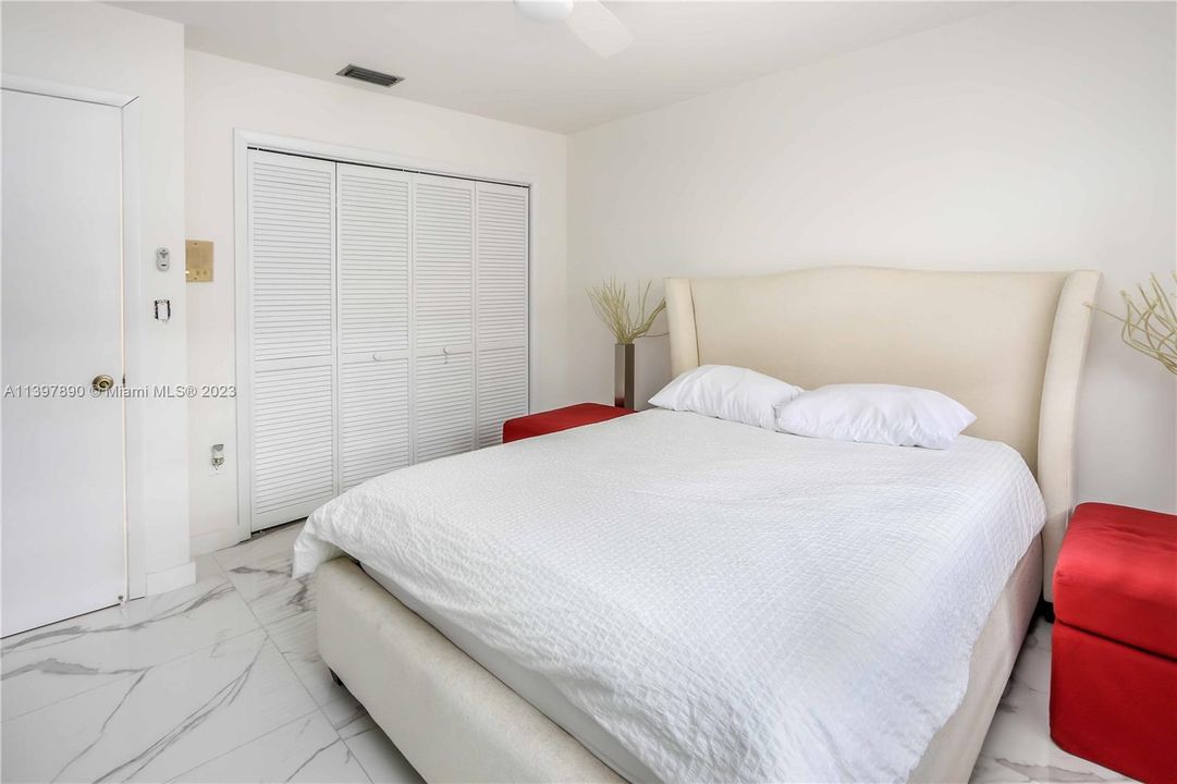 Recently Sold: $800,000 (3 beds, 2 baths, 1818 Square Feet)