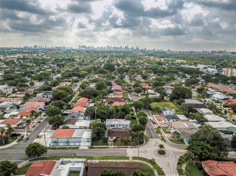 Recently Sold: $800,000 (3 beds, 2 baths, 1818 Square Feet)