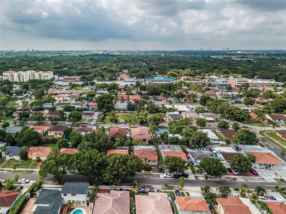 Recently Sold: $800,000 (3 beds, 2 baths, 1818 Square Feet)