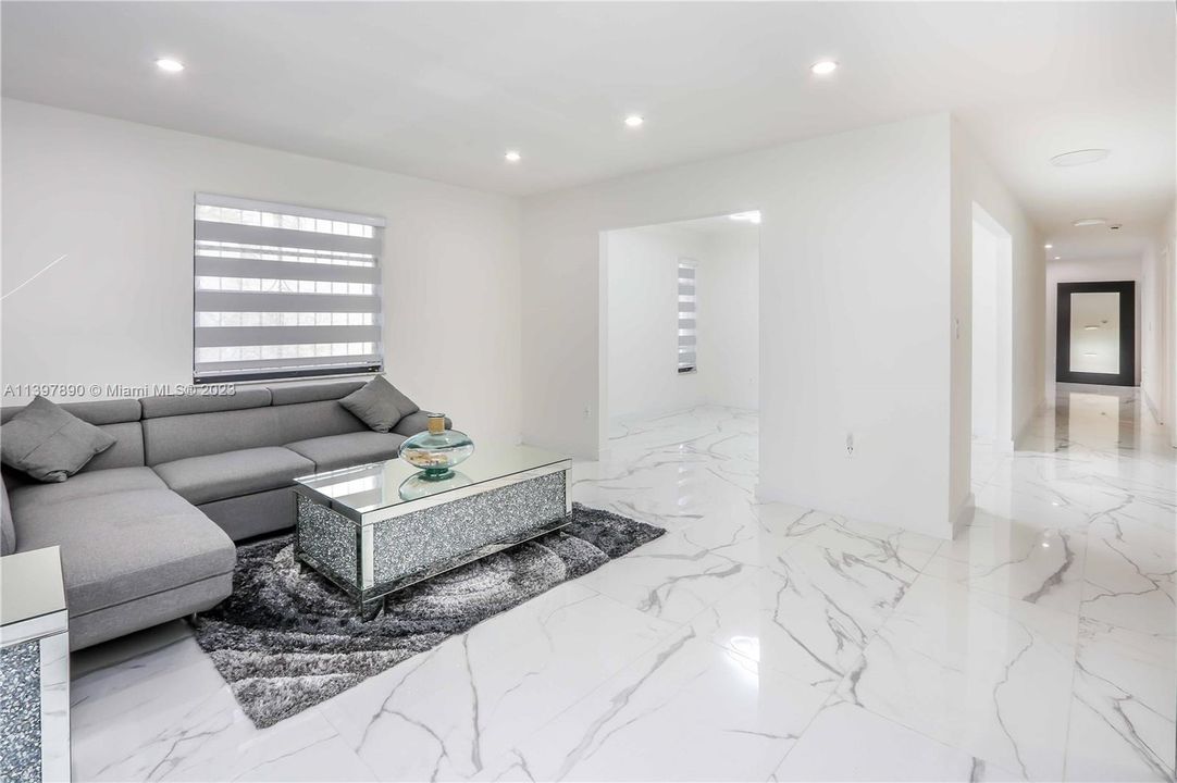 Recently Sold: $800,000 (3 beds, 2 baths, 1818 Square Feet)