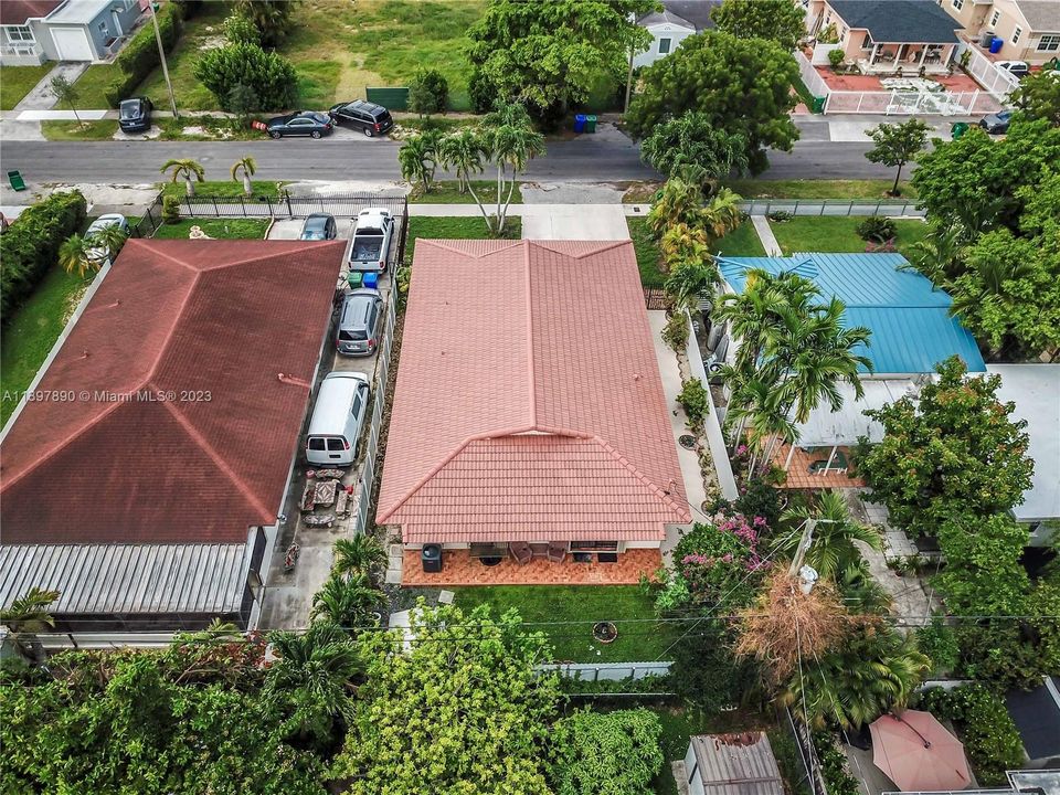 Recently Sold: $800,000 (3 beds, 2 baths, 1818 Square Feet)