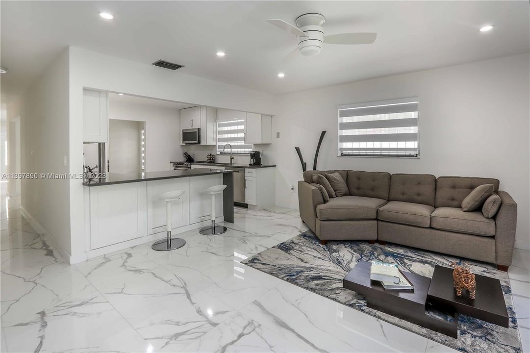 Recently Sold: $800,000 (3 beds, 2 baths, 1818 Square Feet)