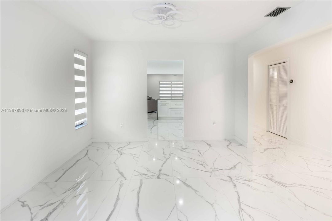 Recently Sold: $800,000 (3 beds, 2 baths, 1818 Square Feet)