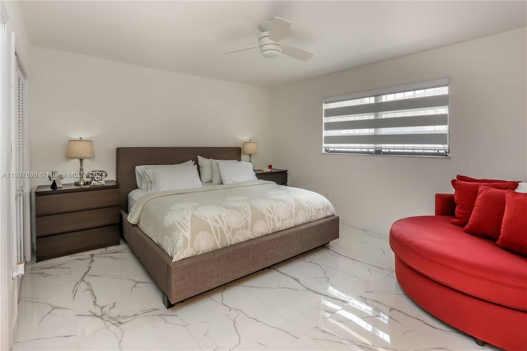 Recently Sold: $800,000 (3 beds, 2 baths, 1818 Square Feet)